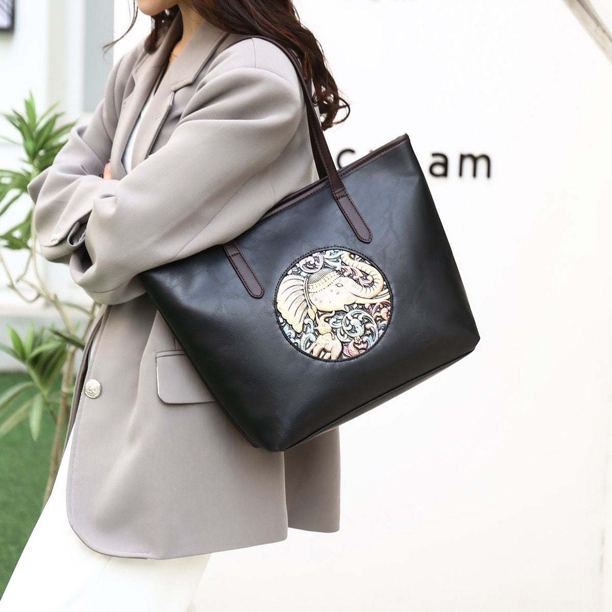 Ele Vintage Tote Bag